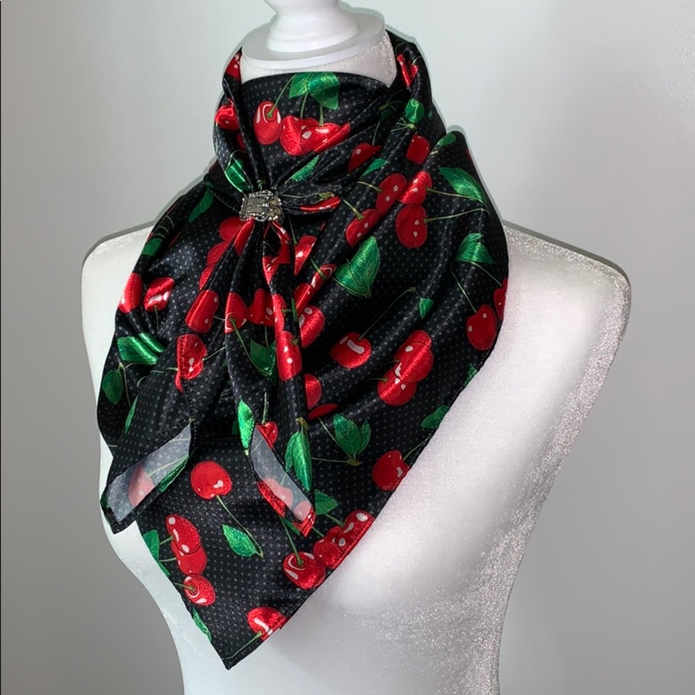 𝙲𝚛𝚊𝚟𝚒𝚗𝚐 𝙲𝚑𝚎𝚛𝚛𝚒𝚎𝚜 𝚆𝚒𝚕𝚍 𝚁𝚊𝚐 - Picture 2 of 4